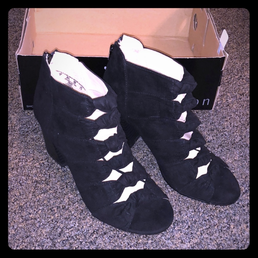 Like new  women heels size 6 worn once